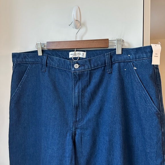 NWT Abercrombie Mid-Rise Wide Leg Jeans, size 18 - Picture 5 of 8